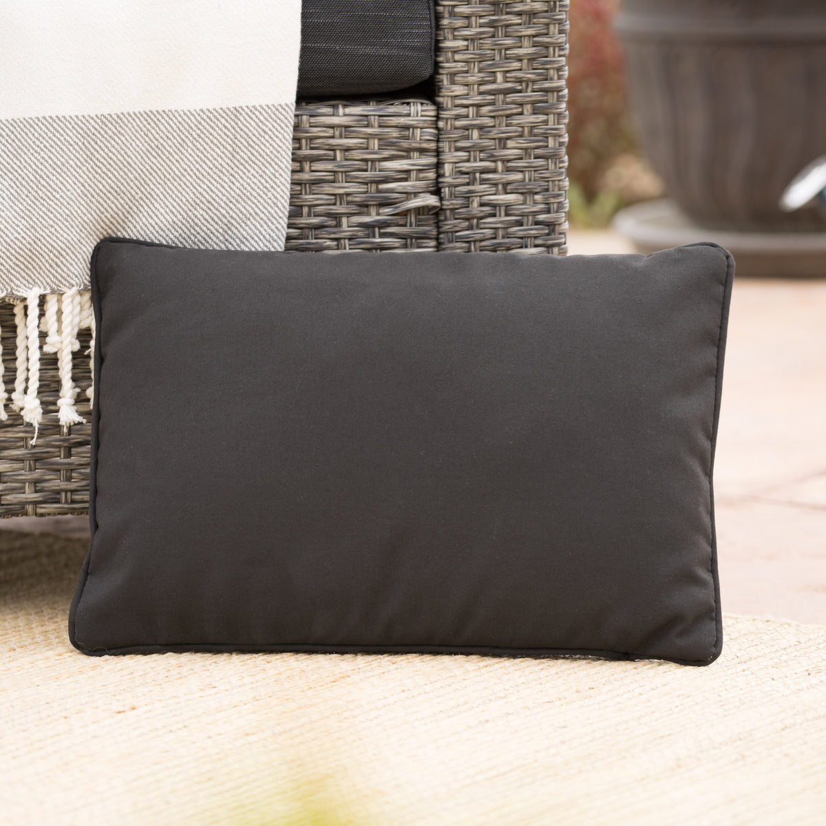 CORONADO RECTANGULAR PILLOW black