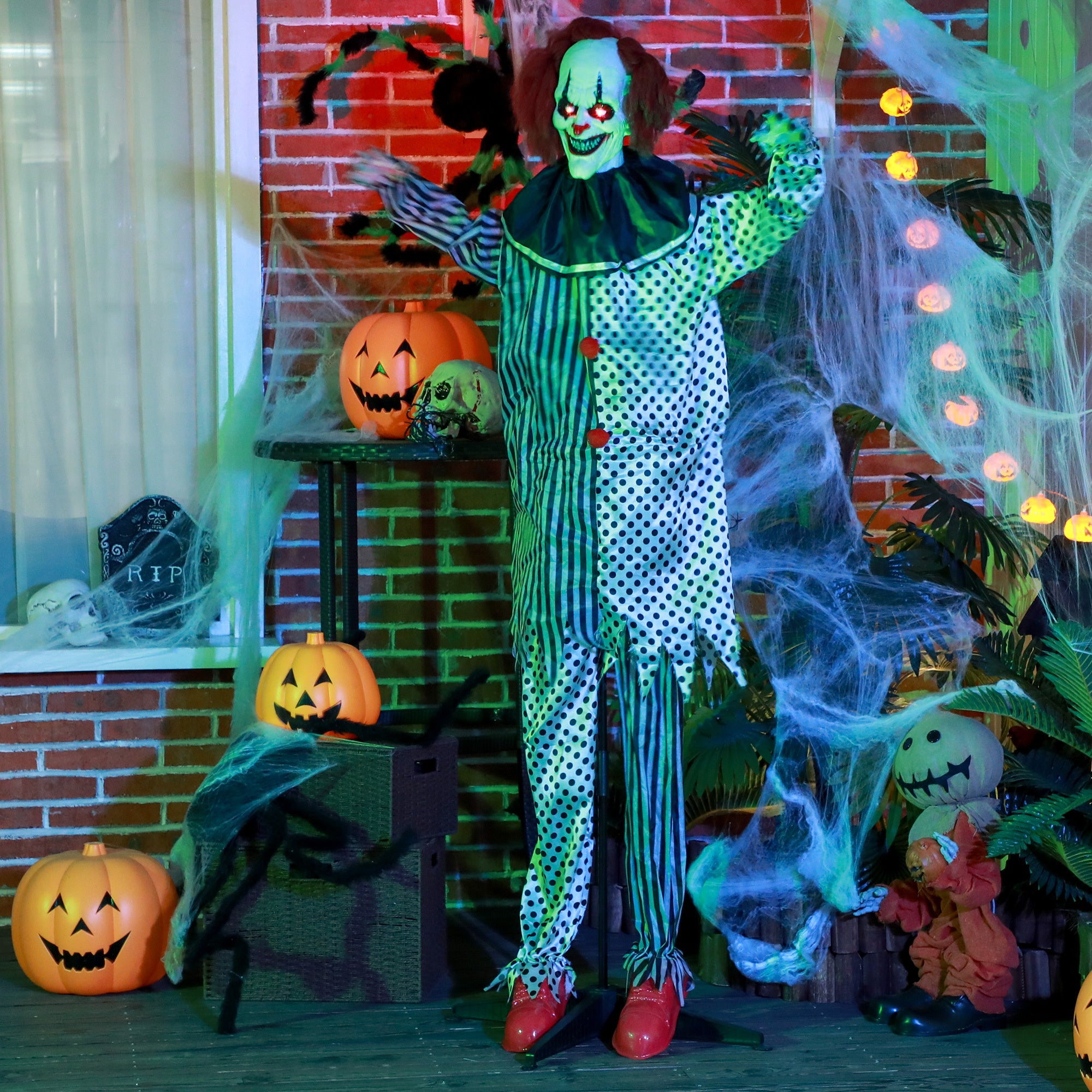 Life Size Outdoor Halloween Decoration, Animatronic Circus Clown